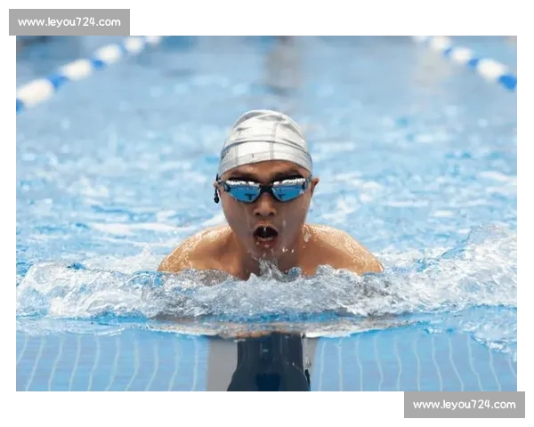 青春竞泳少年争流赛场风云激荡潜力无限挑战未来